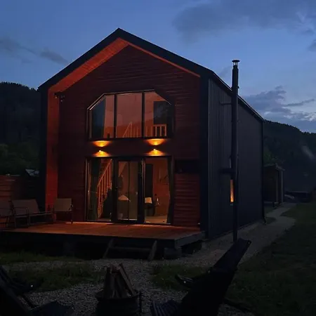 Dorf Retreat House Tatil Evi Myslovka