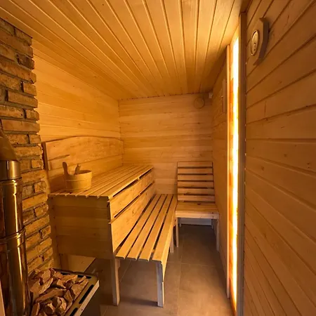 Dorf Retreat House * Myslovka